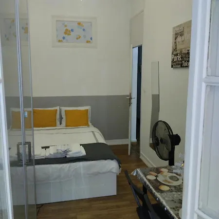 C Guest house *